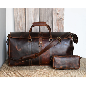 Conçue pour les voyages fréquents, cette sacoche de week-end 100 % cuir véritable offre un grand espace de rangement, des fermetures éclair fluides et un design classique. - Product Image 6