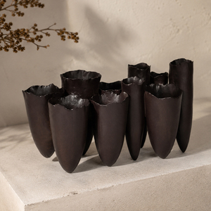 Jarrón de Cerámica Gris Carbón Moderno, Hecho a Mano, Textura Mate, Borde Ondulado Irregular, Jarrón Decorativo para Hogar, Hotel, Decoración de Escritorio - Product Image 3