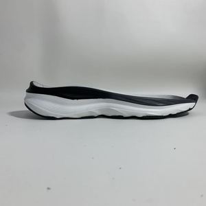 Semelle de chaussure décontractée ultra légère en EVA et TPR, semelle extérieure légère comme une plume avec amorti pour baskets de voyage et de marche, pour hommes et femmes, vente en gros, personnalisable - Product Image 2