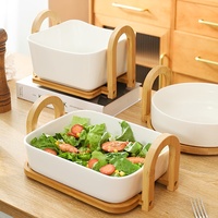 Keramische saladekom met bamboe standaardhandvatten, witte porseleinen serveerschaal, fruit- en snackhouder voor aanrecht of feestjes.