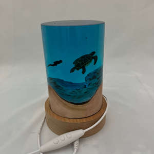 Hot Bán Handmade Epoxy Nhựa Gỗ Ánh Sáng Ban Đêm Biển Sâu Diver LED Thay Đổi Độ Sáng Có Thể Điều Chỉnh Nhiệt Độ Màu Máy Tính Để Bàn Trang Trí Đèn - Product Image 2