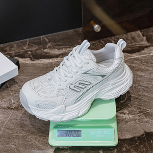 La dernière création de chaussures plateforme pour hommes de la marque M, au style original et au look sportif tendance, parfaites pour la marche. - Product Image 1