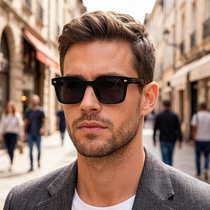 Lunettes de soleil polarisées carrées rétro 2026 avec logo personnalisé, grande monture à rivets, protection UV400 pour hommes et femmes - Product Image 2