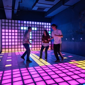 Piste de danse LED Super Grid Active, jeux de sol LED à pixels, dalles à pixels sensibles à la pression, jeux interactifs de pression pour salle - Product Image 4