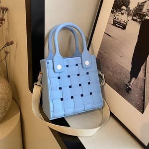 Bolso de mano tejido de EVA, bolso de hombro ligero e impermeable, bolso de mano portátil con parte superior abierta para viajes a la playa y compras - Product Image 2