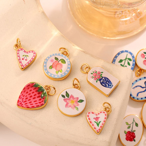 Pendentif en émail de mode européenne et américaine, formes variées, fraise, cœur, accessoires de bijoux DIY pour la fabrication de colliers - Product Image 3