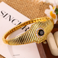 Ensemble de bagues et bracelets articulés en onyx noir texturé côtelé avec halo de zircone cubique, parure de bijoux vintage tendance pour femme, idéal pour les fêtes, mariages et vente en gros