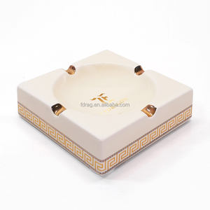 Diseño de logotipo personalizado Forma cuadrada Lámina de oro de lujo Cuatro ranuras Porcelana blanca Cerámica Cigarro Cenicero - Product Image 4