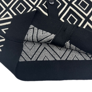 <span class=keywords><strong>Pull</strong></span> surdimensionné géométrique jacquard <span class=keywords><strong>noir</strong></span> à boutons mode hommes <span class=keywords><strong>col</strong></span> en <span class=keywords><strong>v</strong></span> cardigan pulls pour hommes - Product Image 5