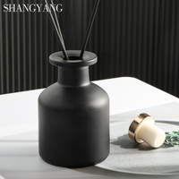 Ensemble de Bouteilles d'Aromathérapie en Verre Dépoli Noir Personnalisées 100ml 150ml 250ml, Bouteilles de Diffuseur à Bâtonnets avec Bouchon et Bâtonnets en Fibre pour la Maison
