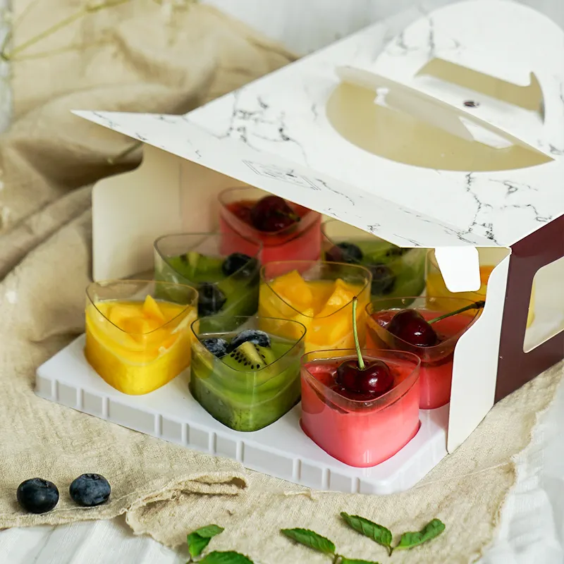 食品グレードのベーキング包装ボックスティラミスチーズケーキボックスペストリーハードプラスチックムースマグプリントライアングルカップギフトボックス