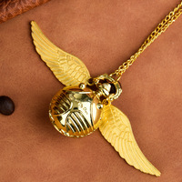 Montre-bracelet Gold Wing, collier, grande montre-bracelet à quartz en forme de boule de snitch magique dorée avec chaîne, cadeau pour garçons et filles