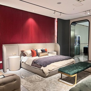 Set Completo di Mobili per Camera da <span class=keywords><strong>Letto</strong></span> <span class=keywords><strong>Matrimoniale</strong></span> in Stile Lusso Italiano, <span class=keywords><strong>Letto</strong></span> <span class=keywords><strong>King</strong></span>-<span class=keywords><strong>Size</strong></span> in Pelle con Schermo Largo, Arredamento per Villa Duplex - Product Image 1