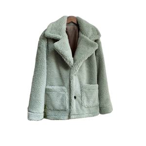 Automne et hiver 2023 <span class=keywords><strong>manteau</strong></span> de fourrure cisaillé de <span class=keywords><strong>mouton</strong></span> à grain lâche <span class=keywords><strong>manteau</strong></span> de fourrure d'<span class=keywords><strong>imitation</strong></span> agneau court pour femmes - Product Image 2