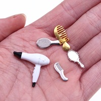 Accesorios de Peluquería en Miniatura para Casa de Muñecas: Herramientas de Aleación, Tela, Peine, Espejo y Secador de Pelo a Escala Micro