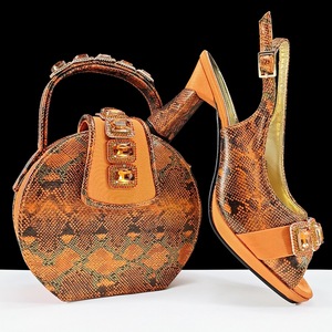 Borsa <span class=keywords><strong>scarpe</strong></span> stile classico Set di <span class=keywords><strong>scarpe</strong></span> da donna in pelle sintetica di alta qualità abbinata borsa 1 Set - Product Image 4