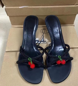 ZA 2025 Nuove Scarpe Estive da Donna con Tacco Basso, Decorazione a Ciliegia con Perline, Punta Rotonda Nera, Posteriore Aperto, Colore Unico - Product Image 6