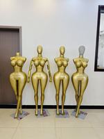 Nouveau mannequin féminin en plastique de taille extra-large, taille fine, poitrine généreuse, fesses généreuses, corps entier, pose debout, mannequin de vitrine
