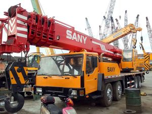 Grue sur camion d'occasion Sany 25 tonnes certifiée EPA, modèle 2023, hauteur de levage 60m, avec moteur, boîte de vitesses et pompe pour la construction - Product Image 5