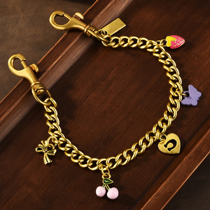 Nouveau Porte-clés Cerise Scintillante 2026, Breloque de Sac Colorée Tendance, Porte-clés de Voiture en Métal avec Fleurs, Cadeaux et Souvenirs Exquis - Product Image 1