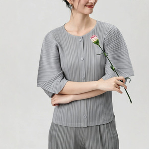 PY 2026 Casual Daily Style Miyake Pleated Button-Up Batwing Sleeve Loose Fit Women's Western Clothing Bulk Wholesale - Product Image 5