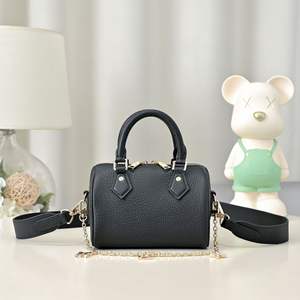 厂家直销2024新款真皮波士顿枕头包20-35l拉链搭扣闭合高品质纹理利基手提包 - Product Image 6