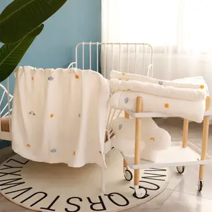 Venda quente Puro Algodão Bordado Crinkle Gauze Blanket Kids Quilt 4 & 6 Camadas Super Soft Baby Quilt Toalha de Banho Do Bebê