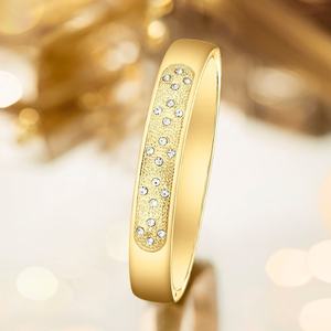 Reloj de Cuarzo de Lujo para Mujer al por Mayor, Conjunto de Reloj y Brazalete de Acero Inoxidable Dorado con Diamantes Incrustados, Impermeable, Sencillo y Elegante - Product Image 4