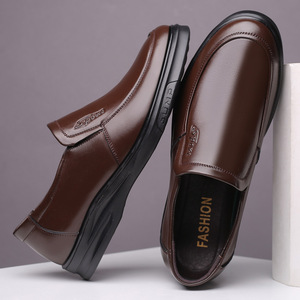 รองเท้าโลฟเฟอร์หนังวัวแท้สำหรับผู้ชาย ส้นเตี้ย พื้นยาง ระบายอากาศได้ดี เหมาะสำหรับใส่ทำงานหรือลำลอง ดีไซน์เย็บปักลายพู่ห้อย - Product Image 1