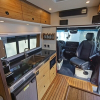 Kit de conversion complet pour camping-car Mercedes Sprinter : Cuisine modulaire, plateforme de lit, climatisation de toit, intérieur d'origine usine