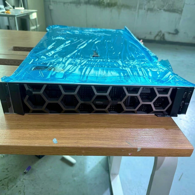 Refurbished Server for Dell PowerEdge R740 2U Rack 8-Bay SFF 2.5" Chassis Dual Intel Xeon Scalable GPU Support Barebone