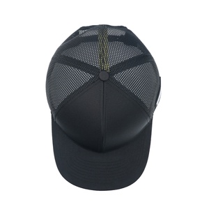 Gorra de béisbol trucker negra de malla de 6 paneles con bordado 3D de logotipo personalizado para ciclismo y actividades al aire libre con diseño lateral - Product Image 5