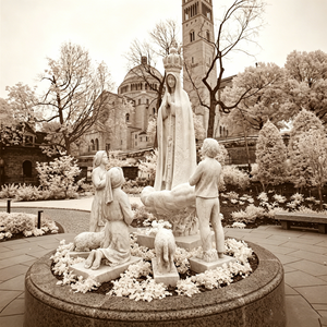 Statue de Notre-Dame de Fatima en marbre sculptée à la main, design européen, pour décoration de jardin extérieur, église, catholique, sacrée. - Product Image 5