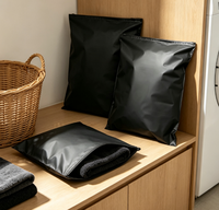 Pochettes refermables noires givrées imprimées sur mesure, sacs réutilisables et recyclables pour l'emballage de sous-vêtements et de vêtements, vente en gros