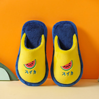 Chaussons d'intérieur en peluche pour enfants, antidérapants, avec broderie de fruits de dessin animé, pour l'hiver
