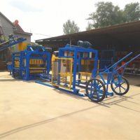 Machines de fabrication de blocs de béton creux automatiques et semi-automatiques avec moules à blocs de ciment moteur pour projets de construction