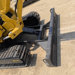 Excavatrice d'occasion KOMATSU PC35MR à faible nombre d'heures de fonctionnement, économe en carburant, avec moteur puissant pour les projets de rénovation de jardins - Product Image 3