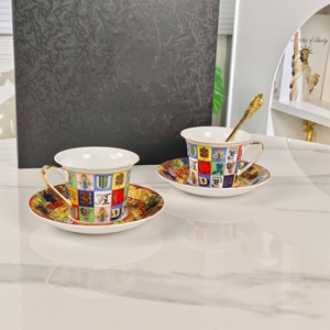 Décoration d'intérieur : Tasse à café de luxe en céramique, style Coupe d'Europe, avec couteau, fourchette et cuillère – Idéal pour la maison, le bureau ou comme cadeau – Artisanat en céramique - Product Image 1