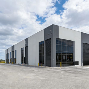 Entrepôt à cadre en acier préfabriqué de conception moderne, structure métallique légère facile à assembler pour atelier et immeuble de bureaux - Product Image 1