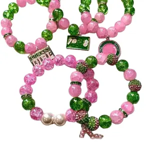 Kunden spezifische rosa und grüne Strass Perlen griechischen Buchstaben Charme elastische Schwestern schaft Charme Frauen Armbänder Jade Armbänder