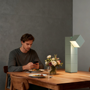 La <span class=keywords><strong>lampada</strong></span> da tavolo creativa e minimalista con blocchi da costruzione dal design semplice dona luminosità e ordine alla camera da letto - Product Image 5