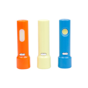Lampe de poche LED haute puissance, rechargeable par USB, portable, ultra-lumineuse, compacte, éclairage domestique à longue portée. - Product Image 4
