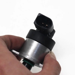 Vanne de régulation de pression de la pompe à carburant A460740084 pour véhicules utilitaires Mercedes-Benz - Product Image 1