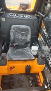 Balayeuse routière de bonne qualité, capacité de charge 1050 kg, chargeuse compacte TPW65 avec certification CE - Product Image 5