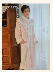 Venta al por mayor de buena calidad de cuello alto características térmicas camisones pantalones cortos de talla grande mujeres elegante vestido Sexy batas de invierno - Product Image 3