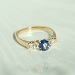 Bague de fiançailles de luxe de haute qualité en or massif 14 carats avec saphir bleu royal naturel et diamant véritable taille brillant certifié - Product Image 5