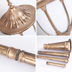 Lampadaire de jardin extérieur en laiton avec abat-jour en verre, lumière blanc chaud, ampoules A19, fixation non amovible, IP66, capteur de mouvement, alimenté par énergie solaire - Product Image 4