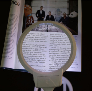 <b>Folding</b> <b>Table</b> <b>Metal</b> Bracket Magnifying Glass 2LED Lamp 2.5X 5X <b>Table</b> Lamp with Scale for Reading Embroidery Camping - Product Image 5