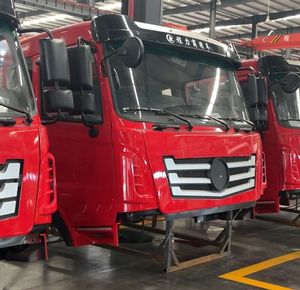 Sinotruk 6X4 350HP 10-15 Toneladas, Camión Volquete Diésel de 10 Ruedas, Transmisión Manual, Emisión Euro 2, para Minería y Canteras - Product Image 4