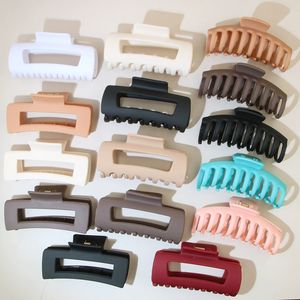 Pinza de pelo grande cuadrada y rectangular mate para mujer al por mayor accesorios irrompibles de goma flexible esmerilada pinza de garra de silicona suave - Product Image 1